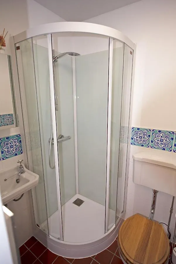 Cosy One Bedroom Flat In City Center EDI